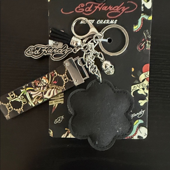Ed Hardy Black Floral Key Holder - Picture 4 of 6